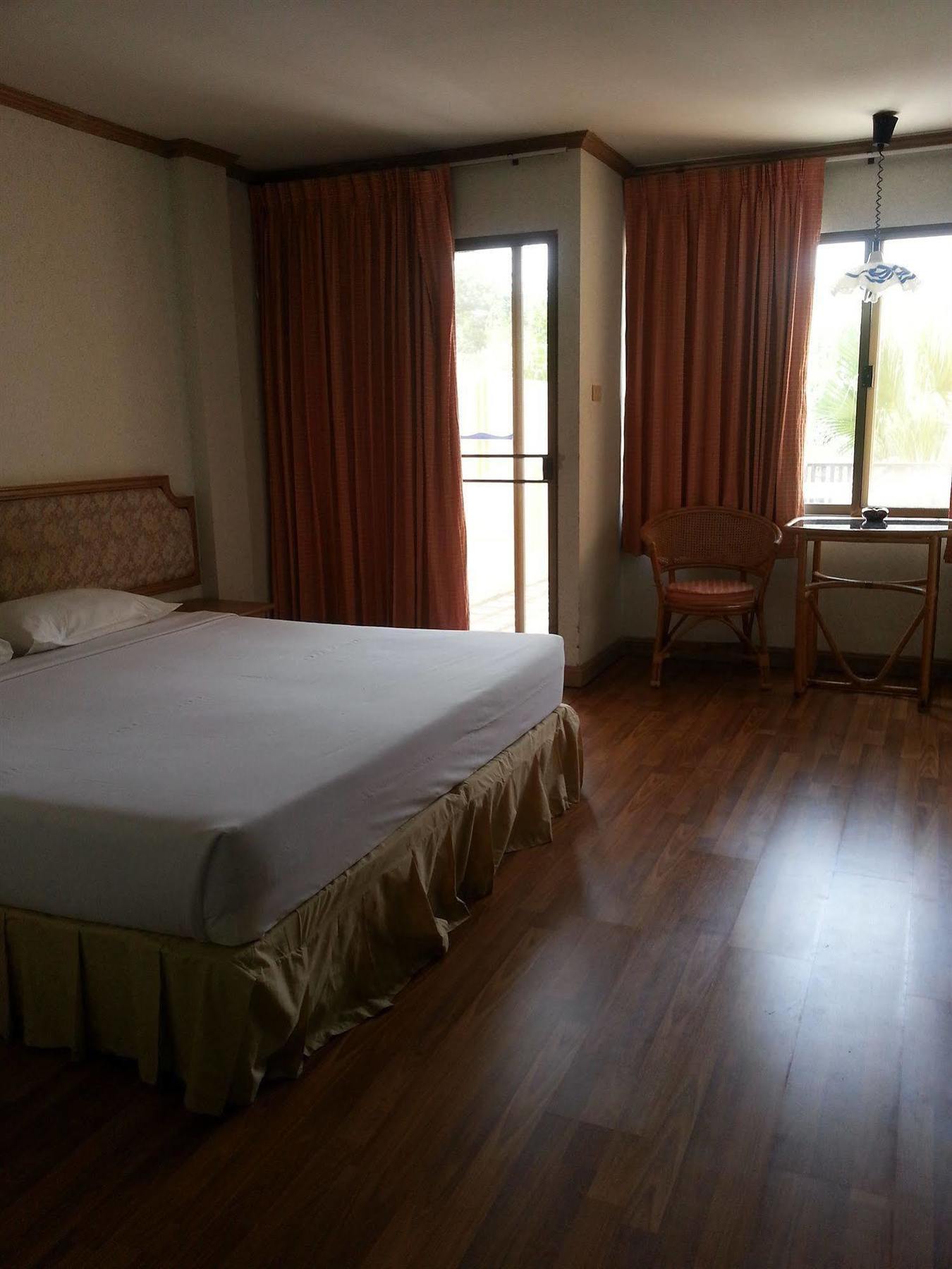 Takiab Beach Resort Hua Hin Exterior photo