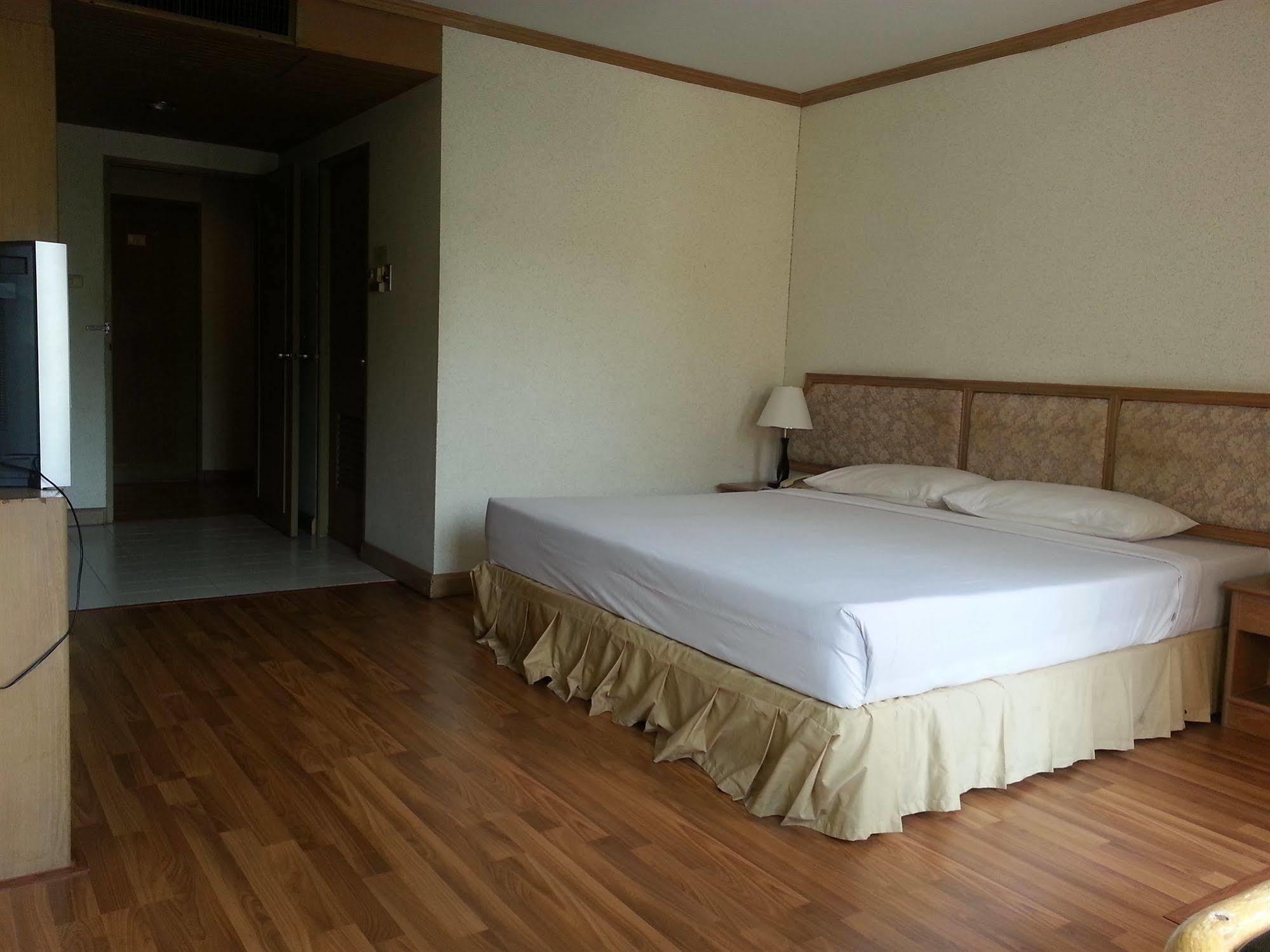 Takiab Beach Resort Hua Hin Exterior photo